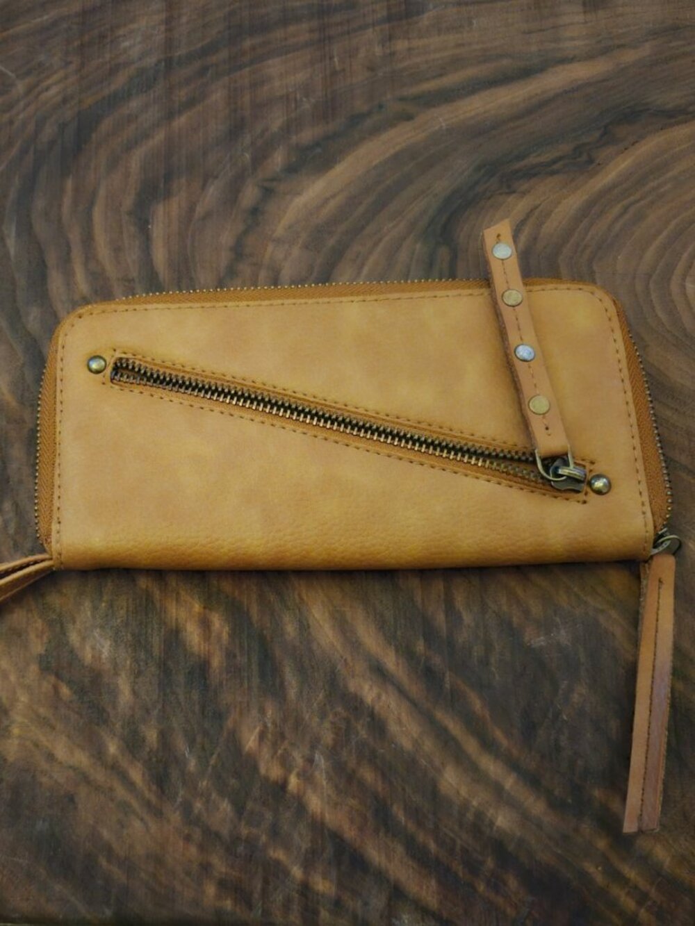 Free People Distressed Style Vegan Leather Zip Around Wristlet Wallet Brown EUC